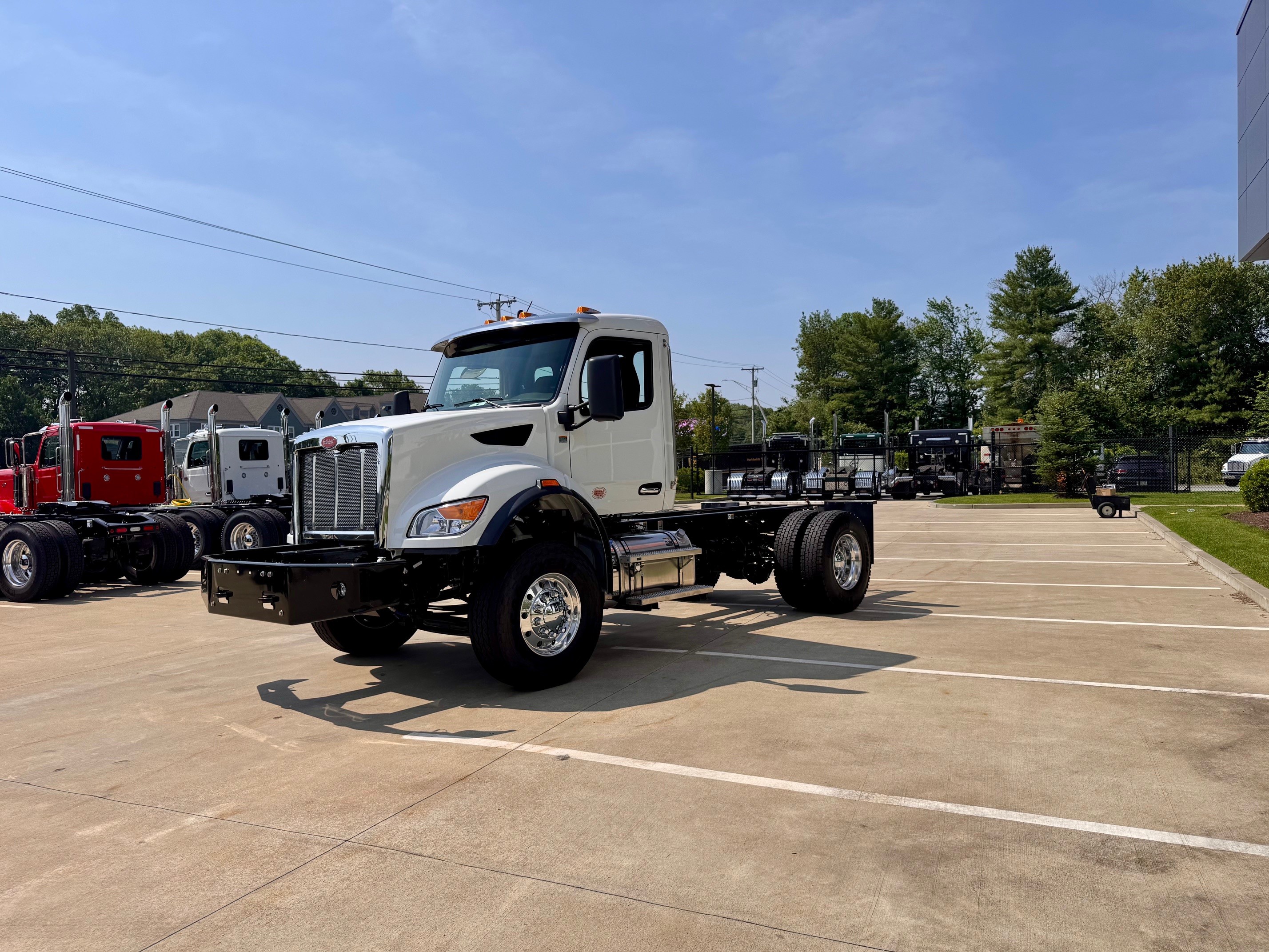 2025 Peterbilt 548