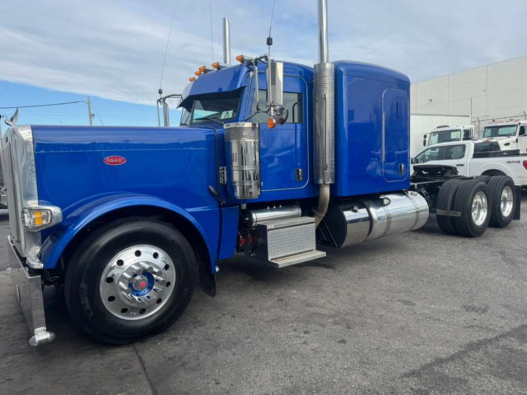 2024 Peterbilt 389