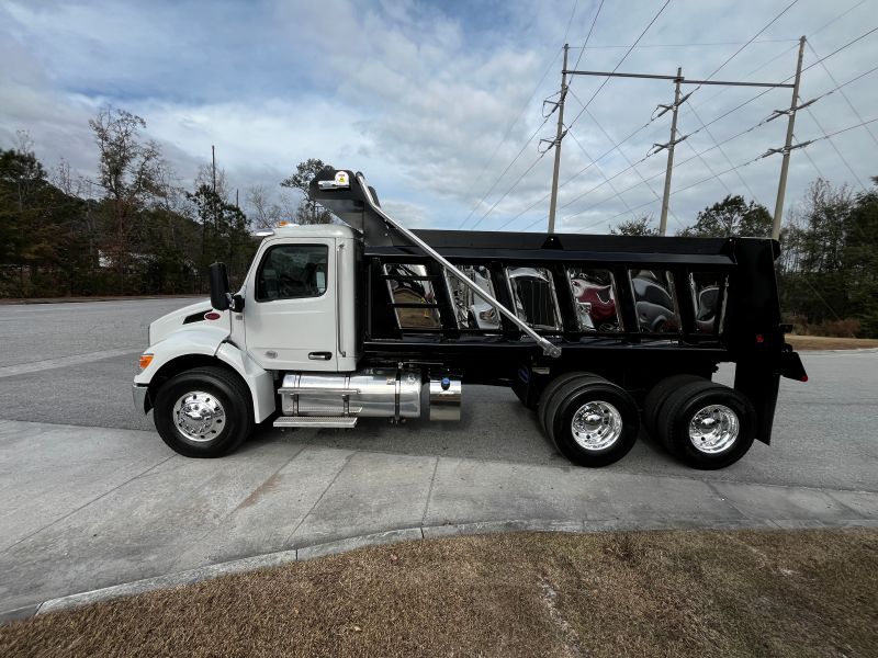 2025 Peterbilt 548
