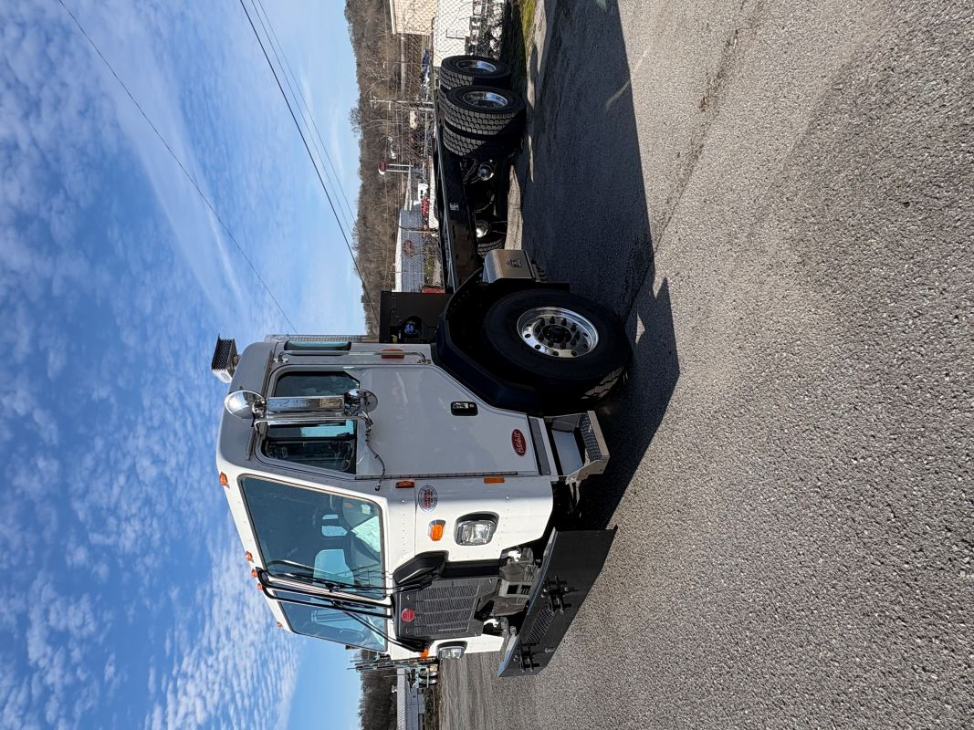 2026 Peterbilt 520