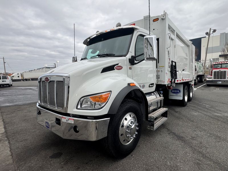 2025 Peterbilt 548