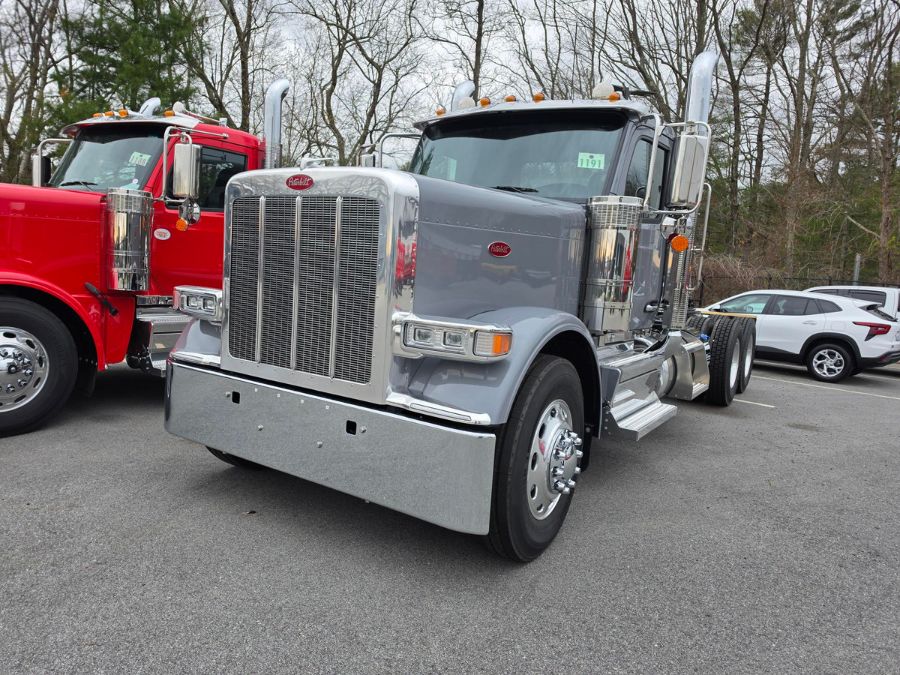 2027 Peterbilt 589