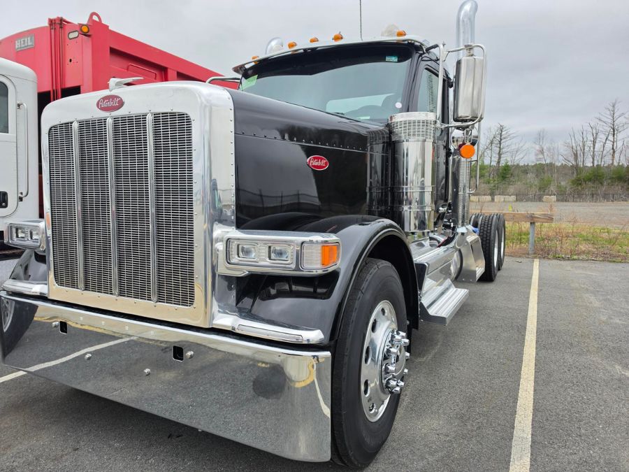 2027 Peterbilt 589
