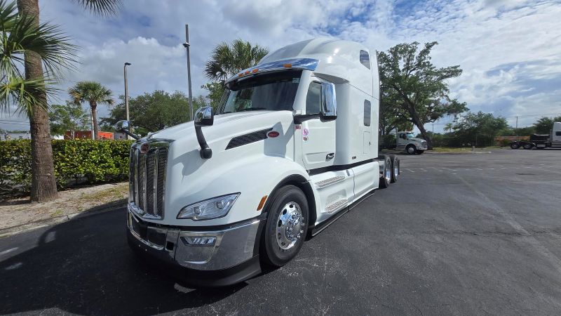 2027 Peterbilt 579