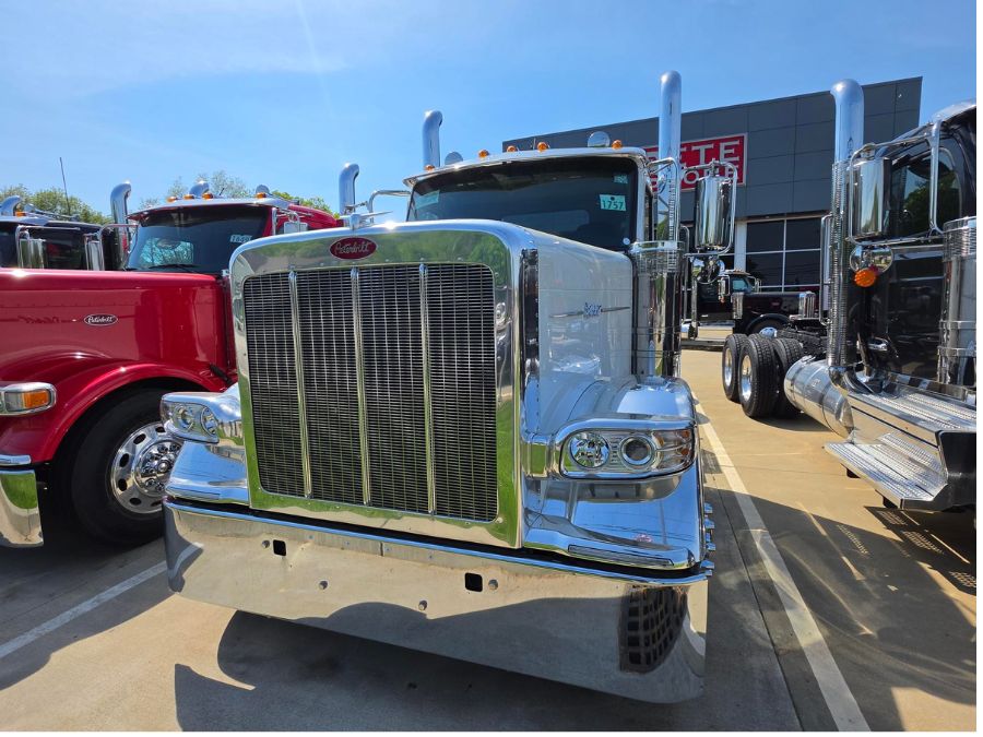 2027 Peterbilt 589
