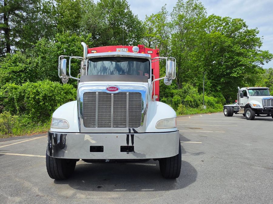 2017 Peterbilt 348